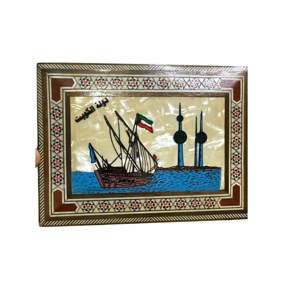 Vintage Kuwait Souvenir Trinket Box Mother Of Pearl Inlay Dhow Boat Kuwait Tower - Picture 1 of 7